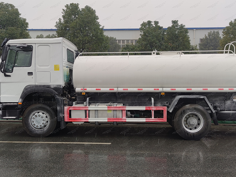 Howo 4x2 12 Meter Meter Tank Truck