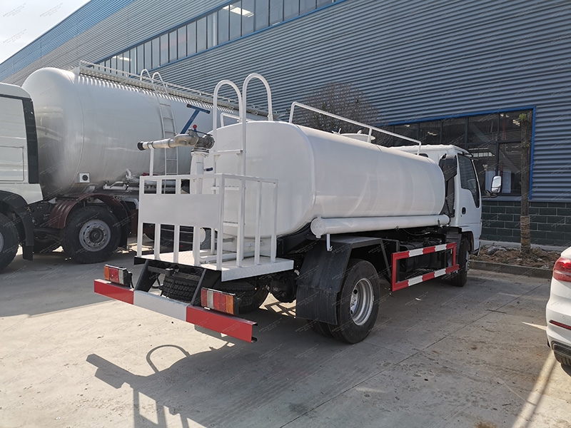 شاحنة الرشاش 100P Isuzu