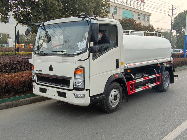 Howo 4x2 8 Meter Meter Tank Truck