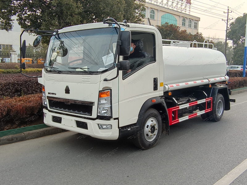Howo 4x2 8 Meter Meter Tank Truck