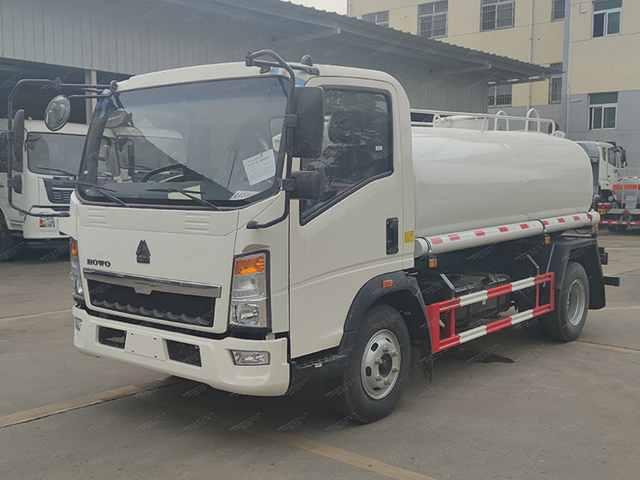 Howo 4x2 8 Meter Meter Tank Truck