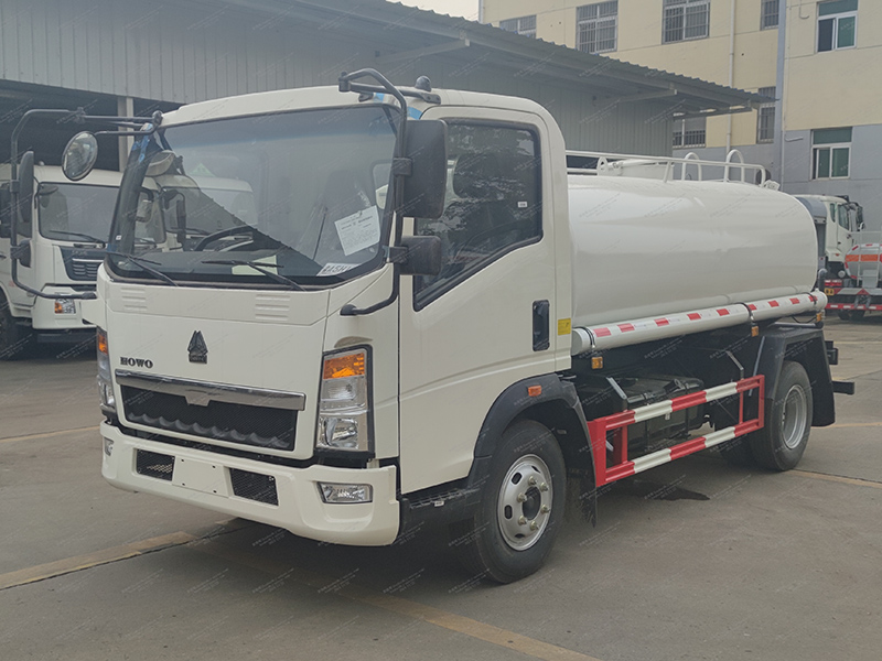 Howo 4x2 8 Meter Meter Tank Truck