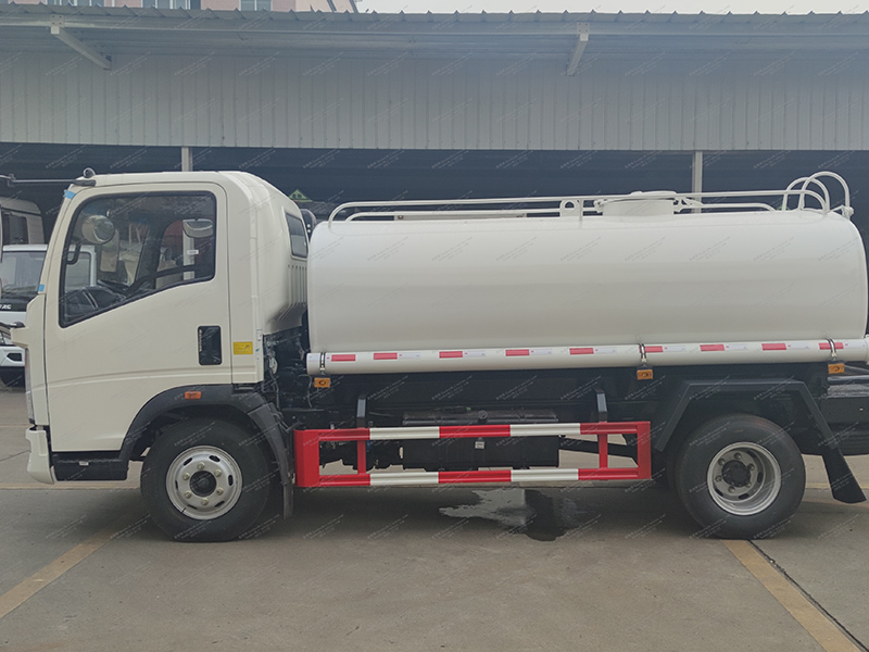 Howo 4x2 8 Meter Meter Tank Truck