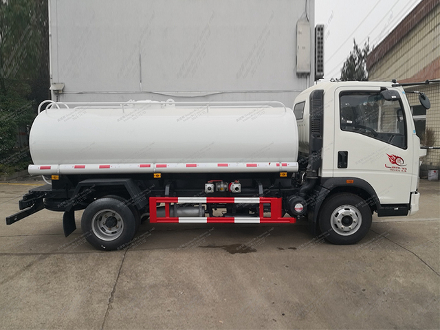 Howo 8 Meter Meter Tank Truck