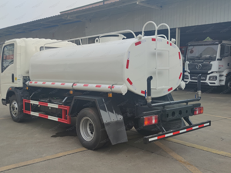 Howo 4x2 8 Meter Meter Tank Truck