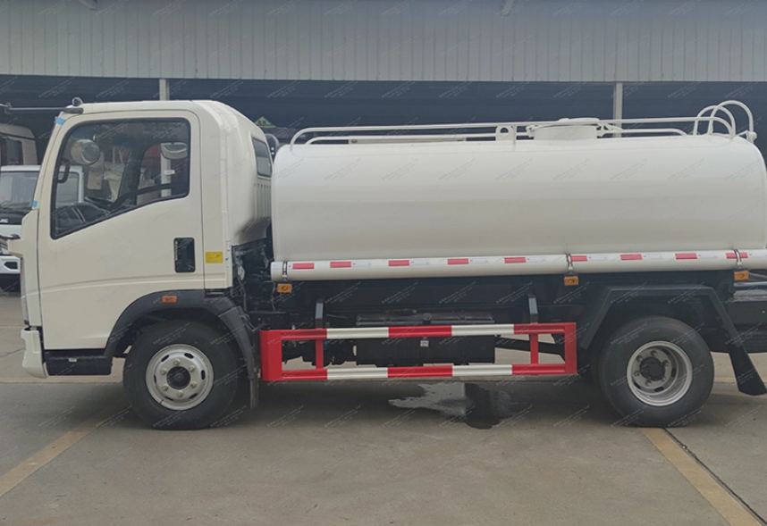 Howo 4x2 8 Meter Meter Tank Truck