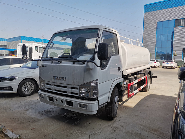 شاحنة الرشاش 100P Isuzu