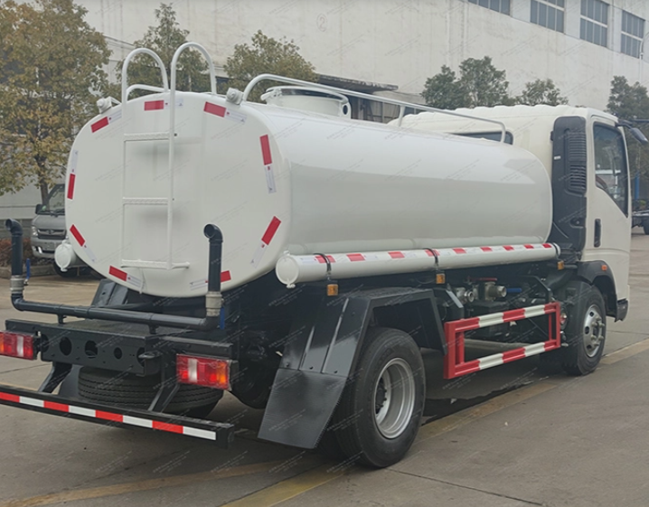 Howo 4x2 8 Meter Meter Tank Truck