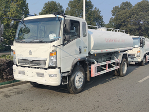 Howo 4x2 10 meter mater tank truck
