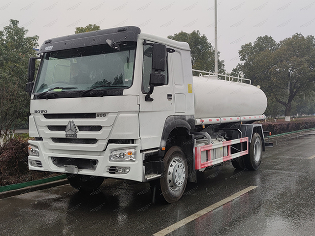 Howo 4x2 12 Meter Meter Tank Truck